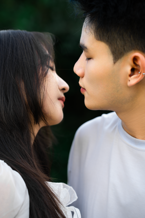 Free A young couple shares a serene and romantic moment outdoors in Dalat, Vietnam. Stock Photo