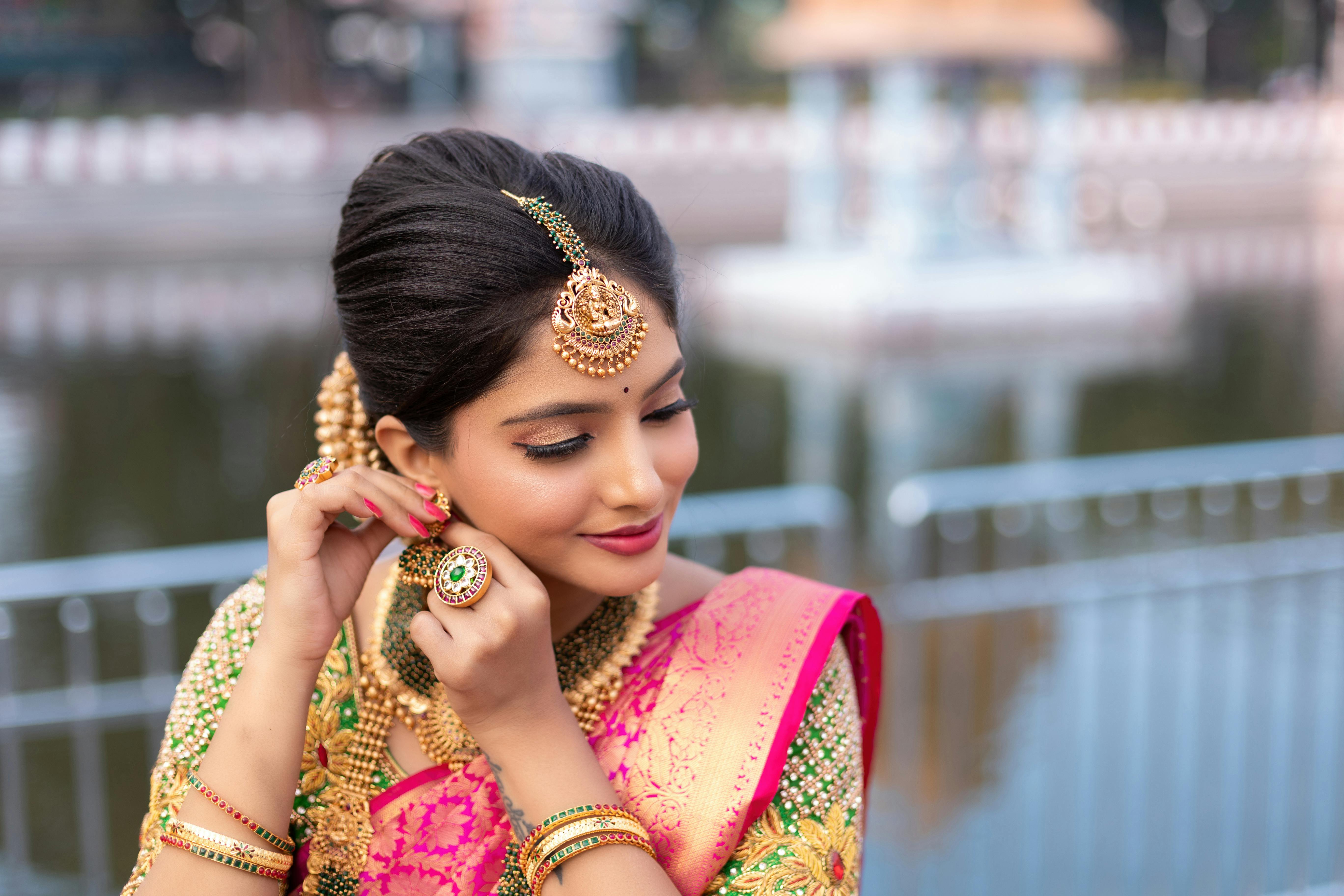 Maneesha Bhavarthe | Makeup & Hair Artist | Embracing the rich tapestry of  Maharashtrian culture in every pleat and fold of the Nauwari saree. 🌺✨  #MaharashtrianCulture #Nauwari... | Instagram