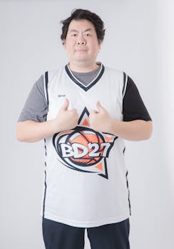 Adult male in basketball sportswear giving a confident thumbs up gesture.