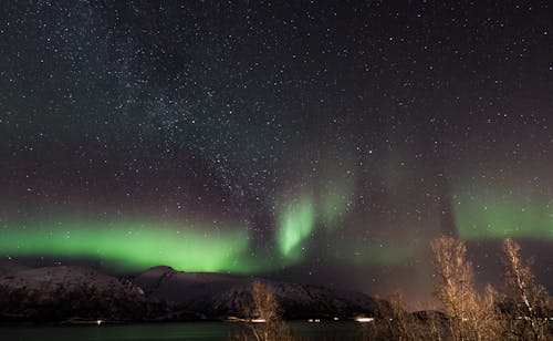 Kostenloses Stock Foto zu grüne aurora, milchstraße, nordlicht