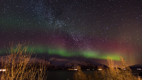 Kostenloses Stock Foto zu grüne aurora, milchstraße, nordlicht