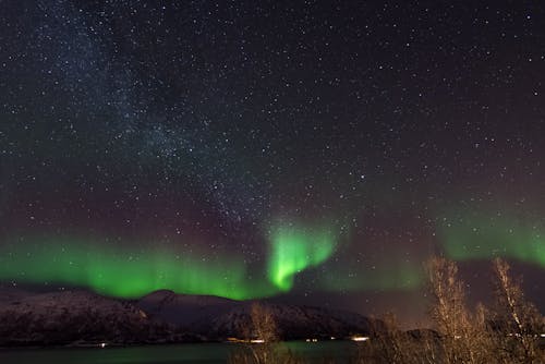 Gratis lagerfoto af aurora borealis, grøn aurora, mælkevejen