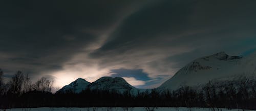 Kostenloses Stock Foto zu berg, cloudly, dunkel