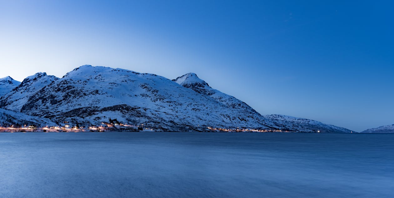 Gratis lagerfoto af bjerg, blå-time, Fjord