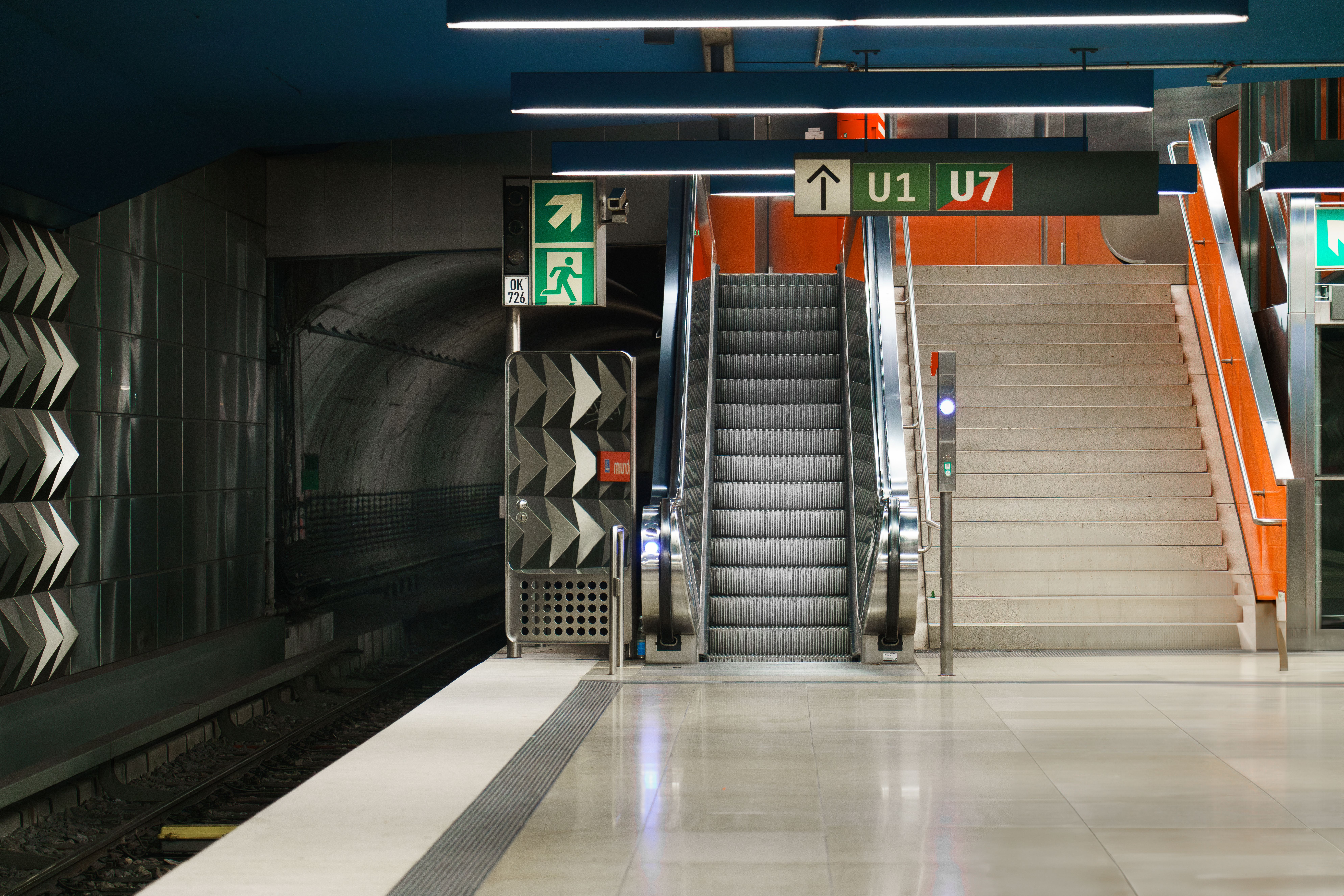Platform at Metro Station · Free Stock Photo