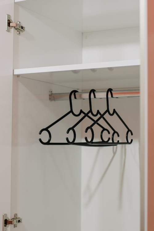 Gratis stockfoto met garderobe, hangers, interieurontwerp