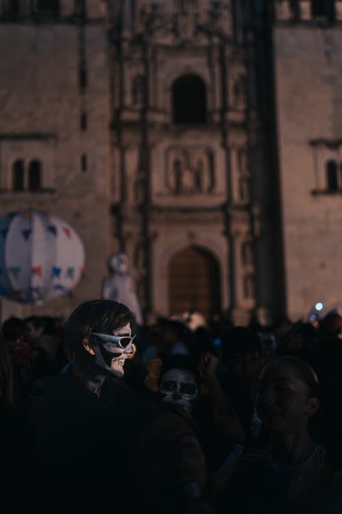 Foto profissional grátis de acontecimento, amontoado, cara pintada