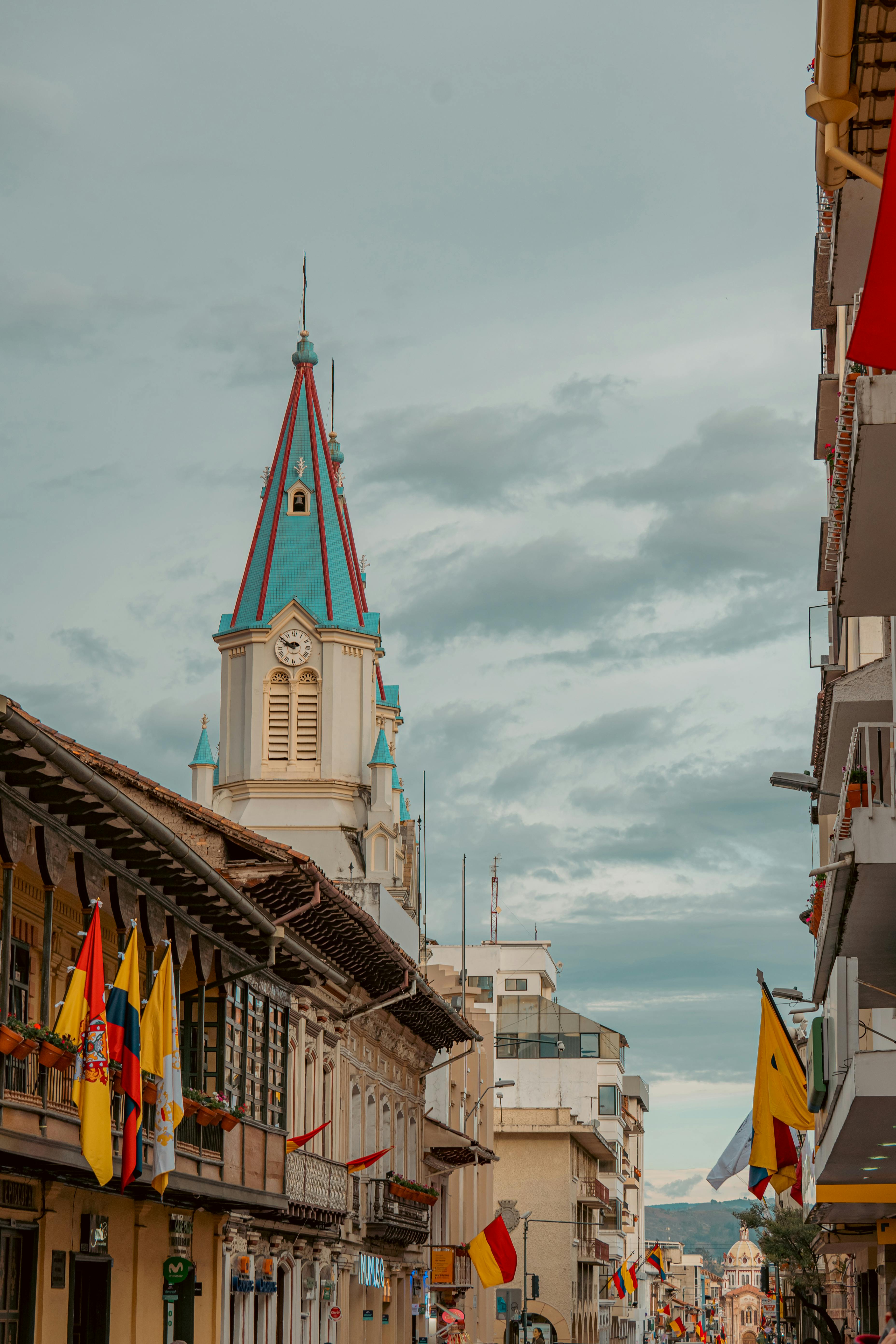 Ecuador: cómo la dolarización cambia crédito, inflación y planificación de inversiones