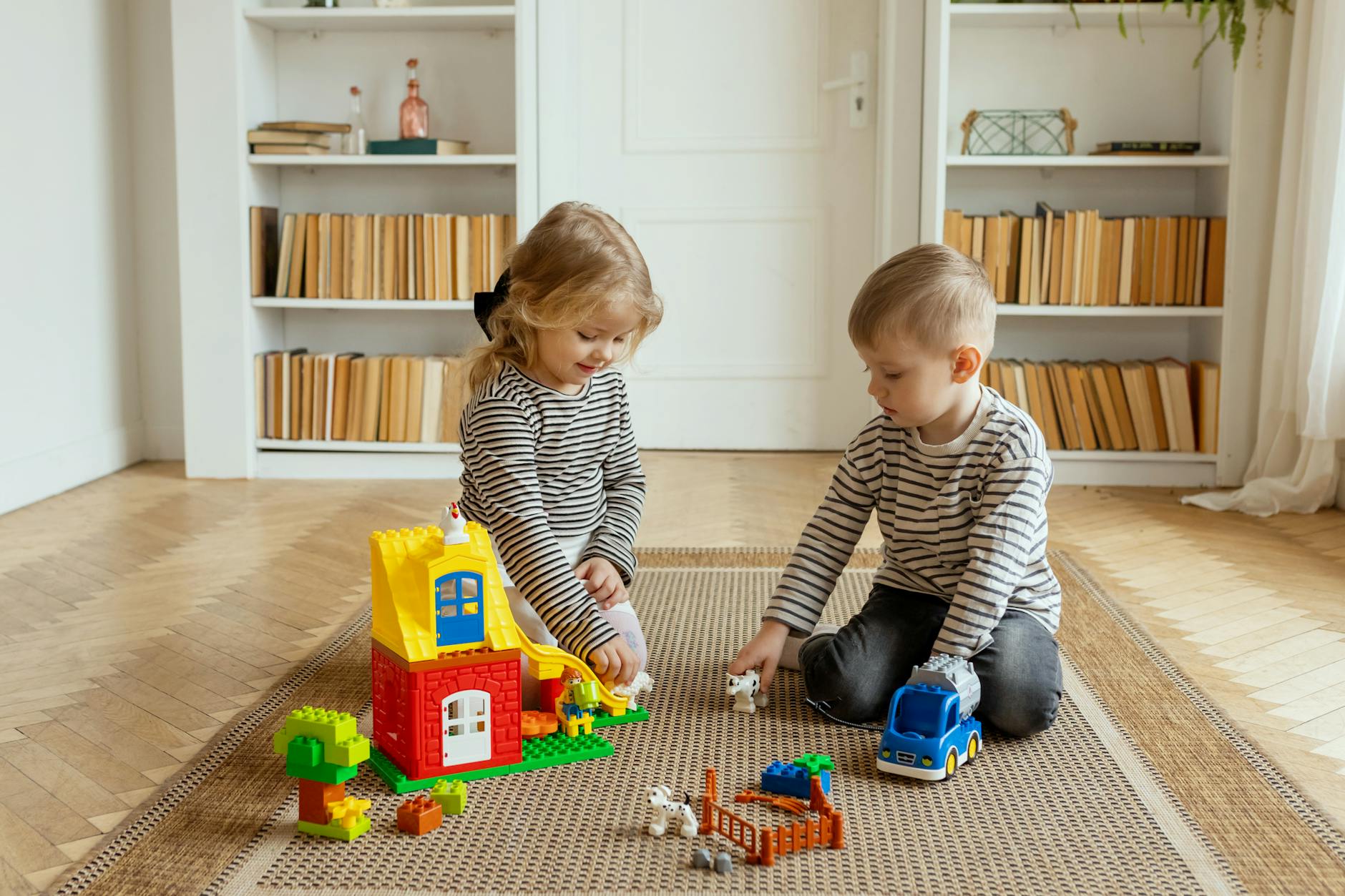 https://www.pexels.com/photo/children-playing-with-toys-in-room-18990723/