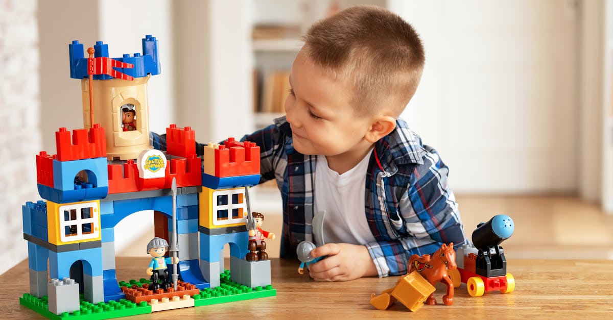 Lego : De la brique en plastique à la marque culte