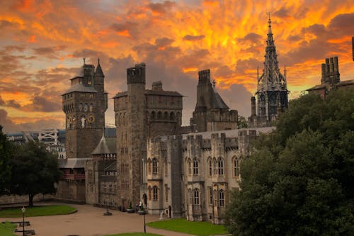 Kostnadsfri bild av cardiff castle, slott, solnedgång