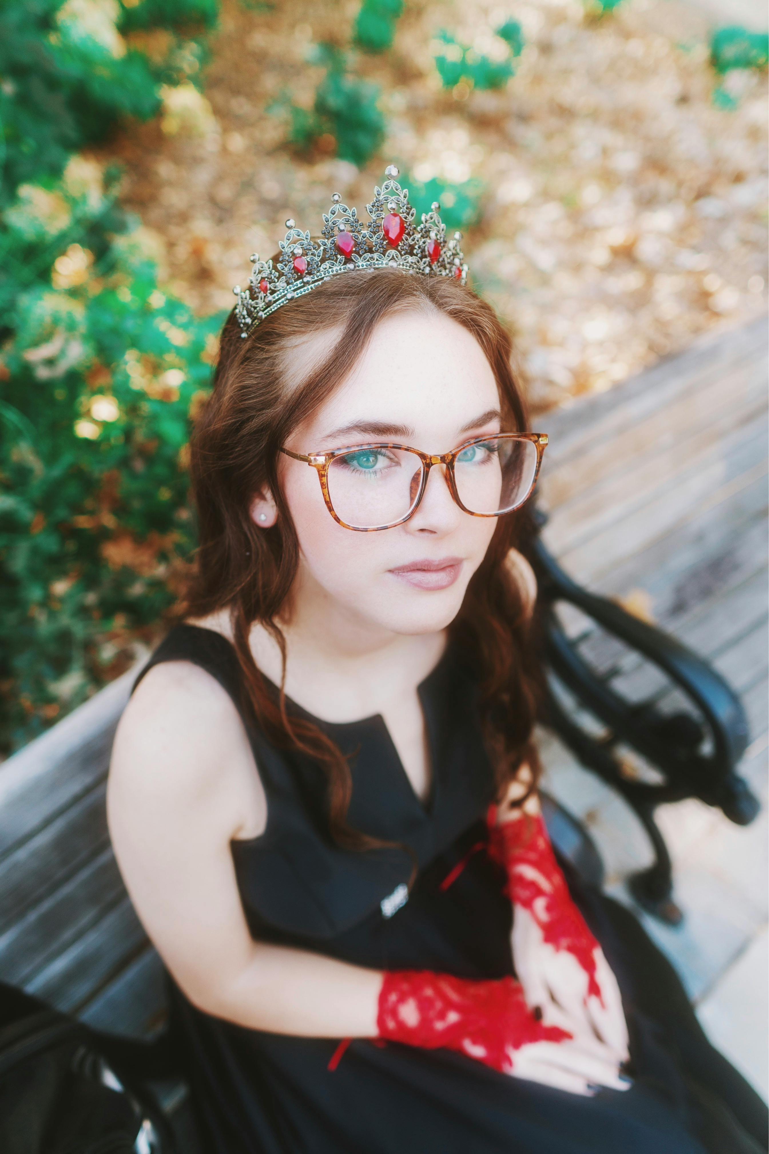 pretty girl with blue eyes wearing glasses