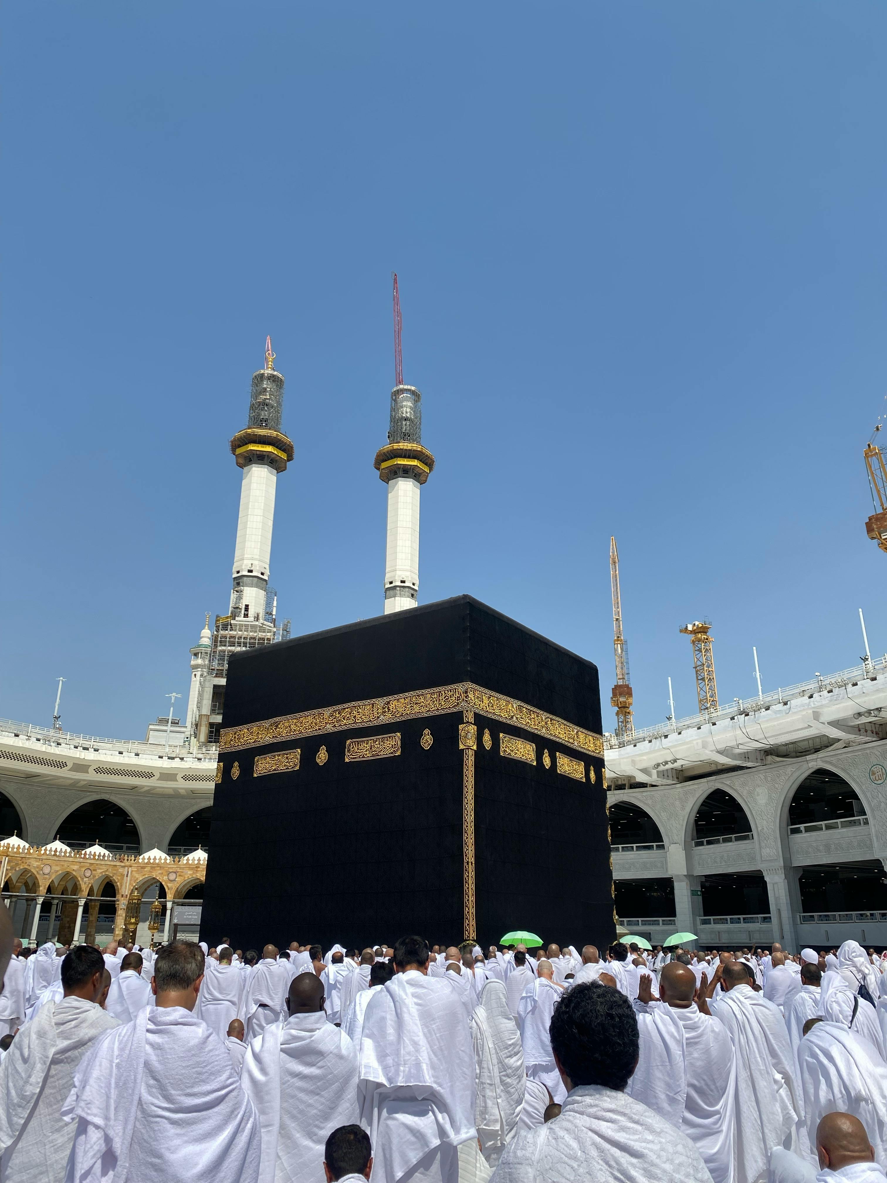 Download A Large Kaaba With People Around It | Wallpapers.com