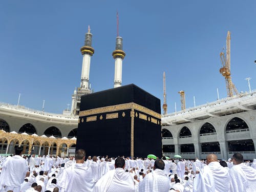 Worshippers around Kaaba