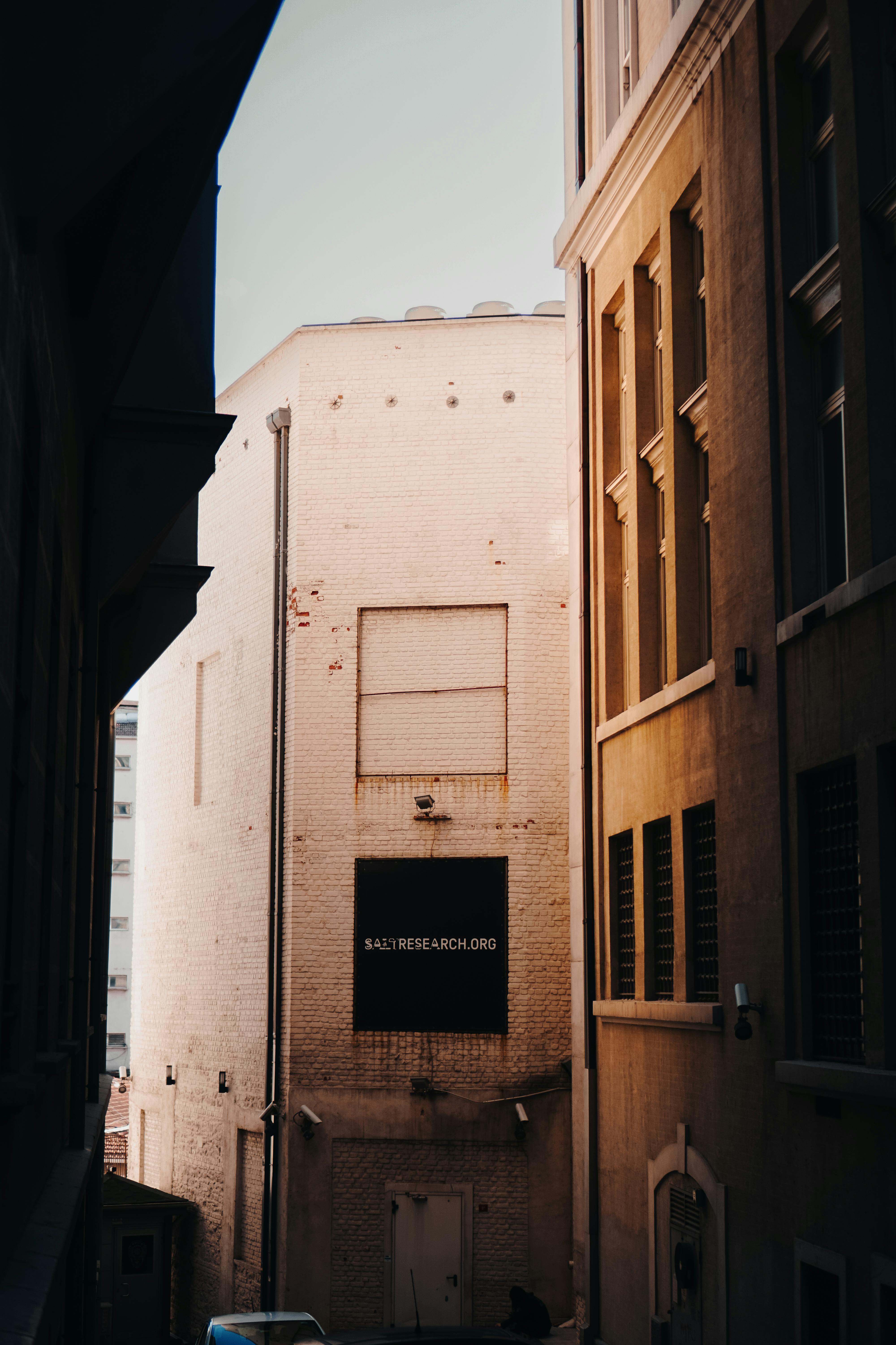 Ilmainen kuvapankkikuva tunnisteilla alleyway, arkkitehtuuri, auringonlaskun hehku Kuvapankkikuva