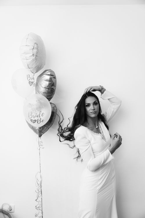 Free Stylish black and white photo of a bride in a dress with balloons. Stock Photo