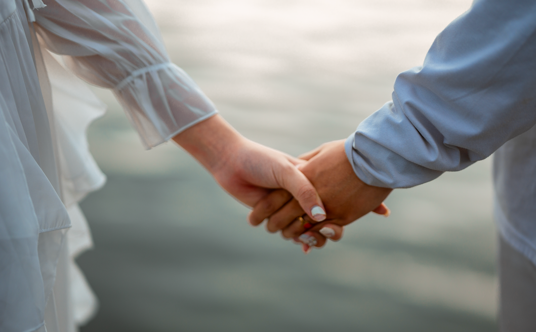 Online dating: starting a conversation on a niche platform