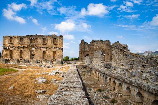 Aspendos Roman theatre with historian — Antalya