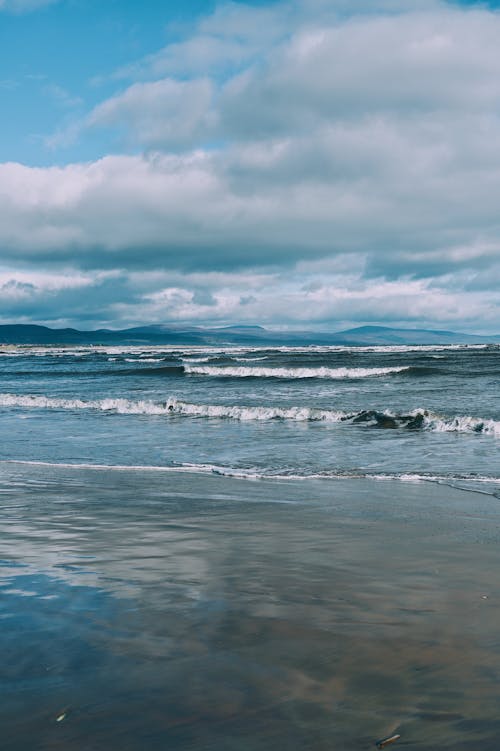 dalgalar, deniz, dikey atış içeren Ücretsiz stok fotoğraf