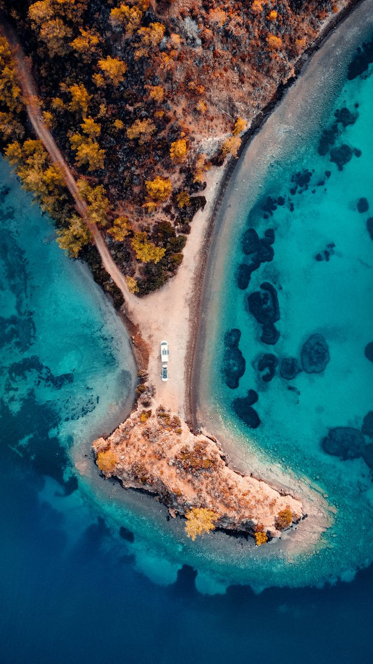 Breathtaking aerial view of the turquoise waters and shoreline in Marmaris, Türkiye.