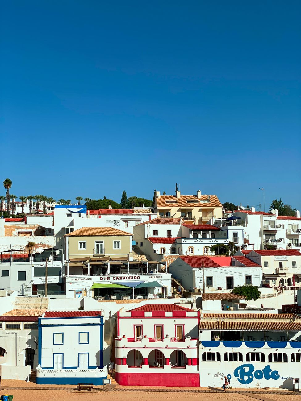 Algarve beats new overnight stays record and leads tourism revenue