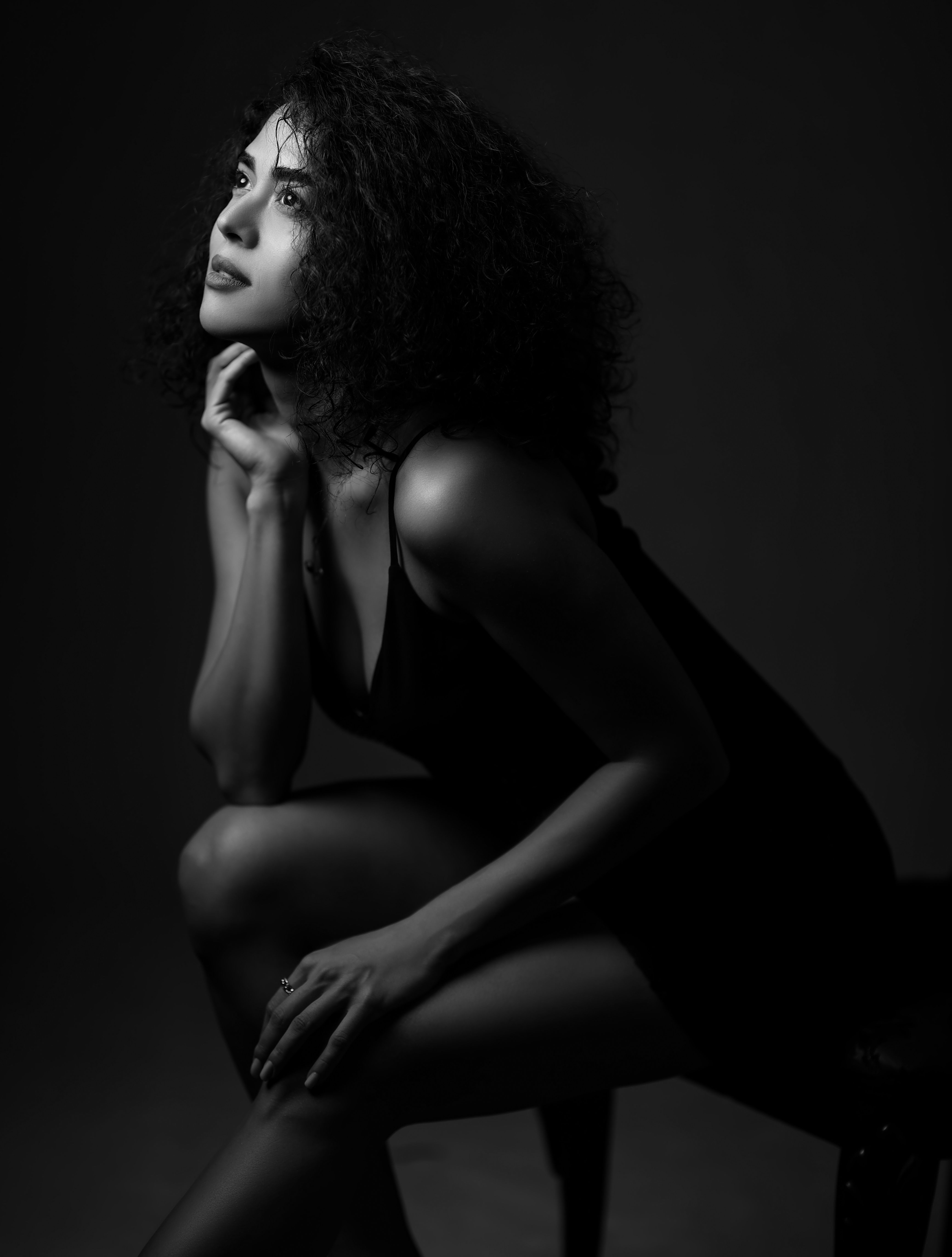 Portrait of Woman in Shadow in Black and White · Free Stock Photo
