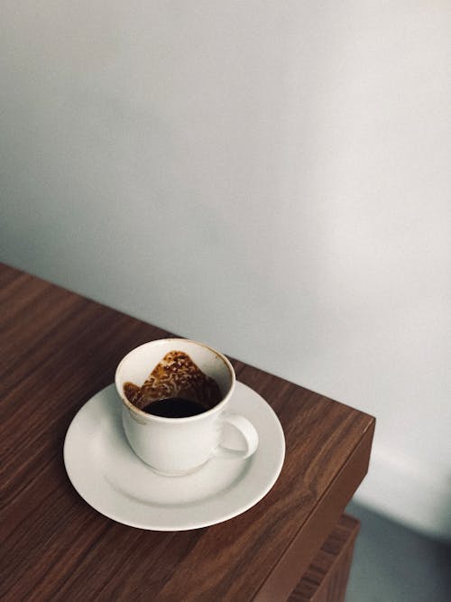 dikey atış, espresso, Fincan içeren Ücretsiz stok fotoğraf