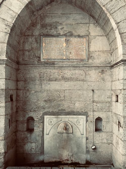 Free Ancient stone fountain with engravings in a historic İstanbul building, Türkiye. Stock Photo