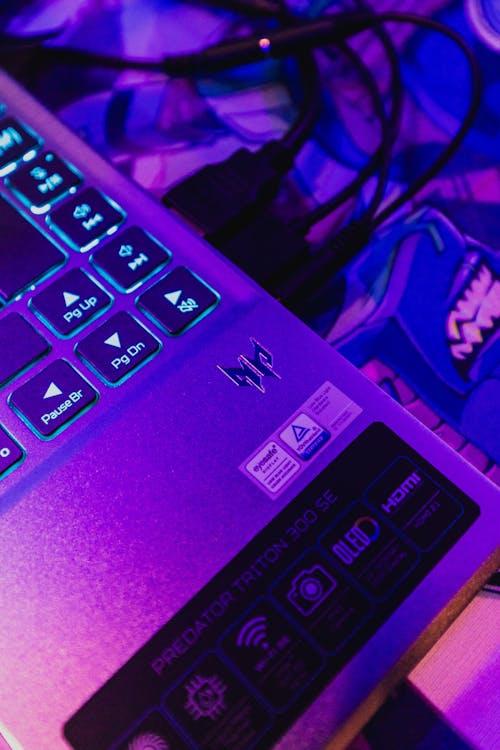 Бесплатное стоковое фото с Acer, вертикальный выстрел, игровой ноутбук