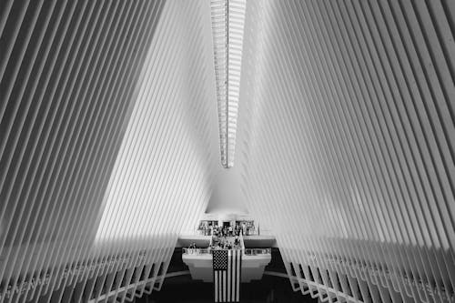 Fotos de stock gratuitas de arquitectura moderna, auditorio, blanco y negro