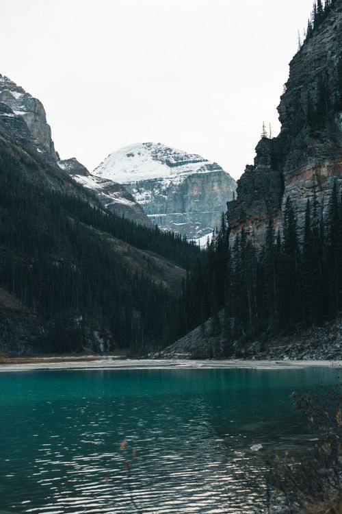 Free Breathtaking view of Lake Louise with snow-capped mountains and emerald waters, perfect for nature and travel enthusiasts. Stock Photo