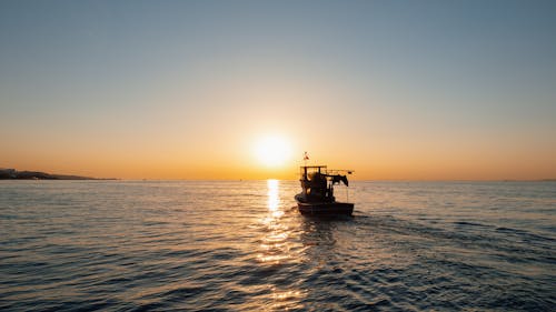 Безкоштовне стокове фото на тему «відкрита вода, Захід сонця, катання на човнах»