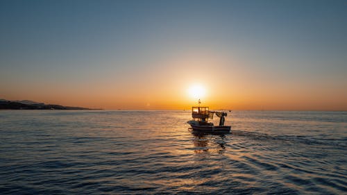 Kostnadsfri bild av fiskebåt, gryning, hav