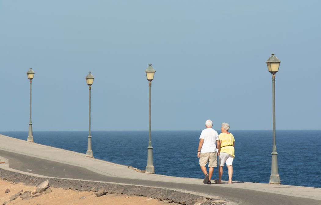 Online dating: starting a conversation on a niche platform