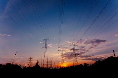 bağ, elektrik hatları, gün batımı içeren Ücretsiz stok fotoğraf
