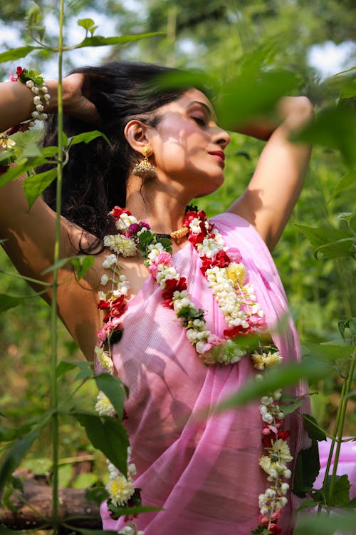 Foto d'estoc gratuïta de deessa, dona índia, flors