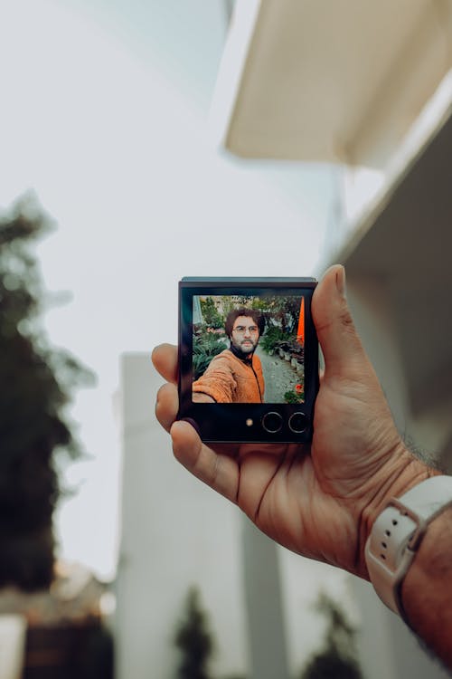 Základová fotografie zdarma na téma držení, elektronika, fotoaparát