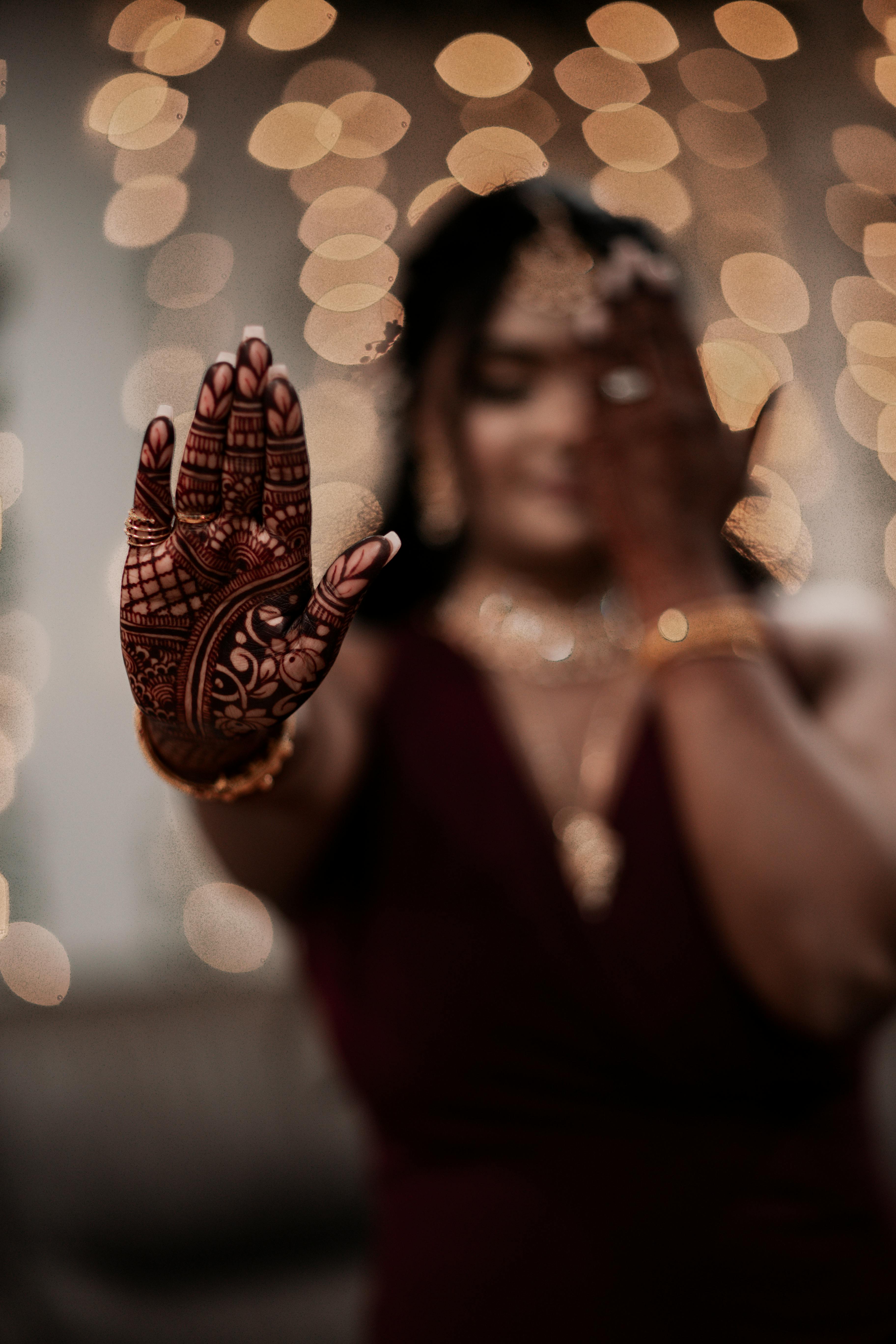 20+ Best Bridal Mehndi poses /Mehndi Ceremony Photoshoot Ideas for Bride /  Mehndi photo shoot idea - YouTube