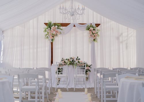 Foto d'estoc gratuïta de altar, blanc, boda