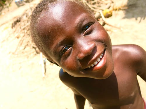 Gratis stockfoto met gekleurde jongen, gezicht, glimlachen
