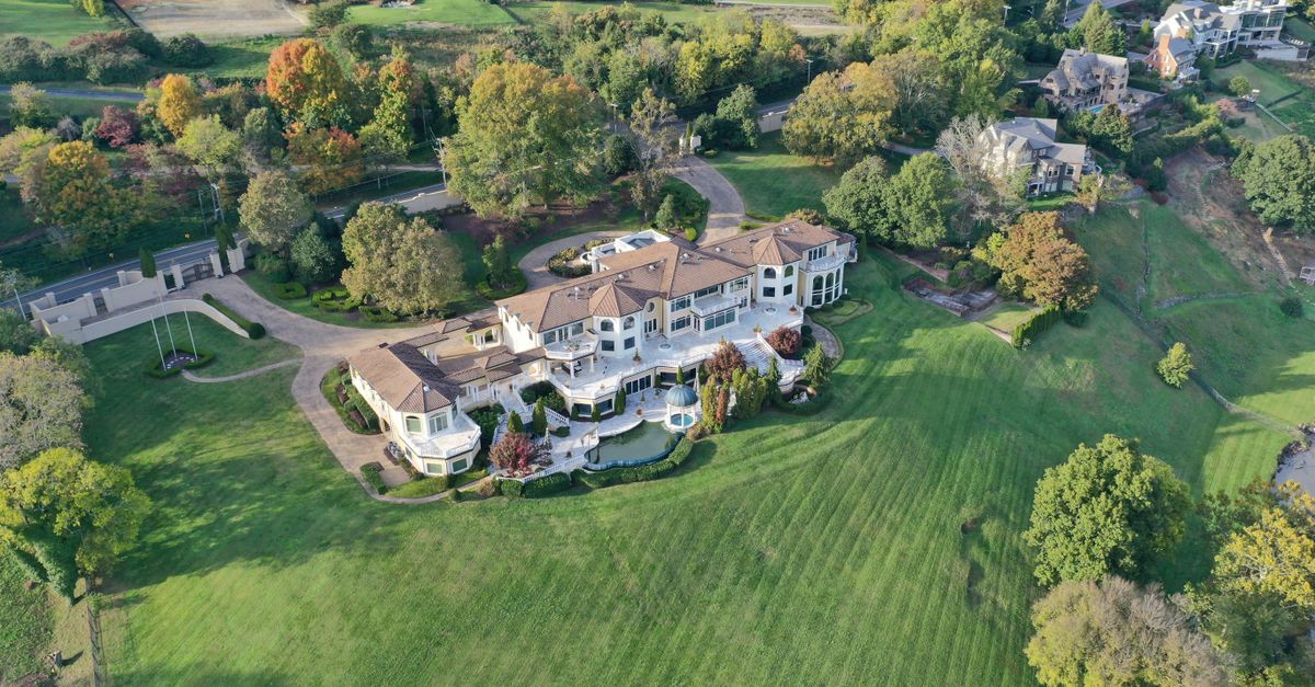 Aerial view of a grand estate surrounded by lush greenery in Knoxville, Tennessee.