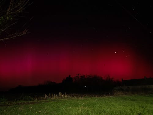 Immagine gratuita di aurora boreale, di notte, luce rossa