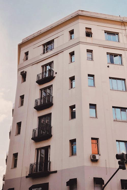 Foto d'estoc gratuïta de balcons, barris residencials, casa de poble