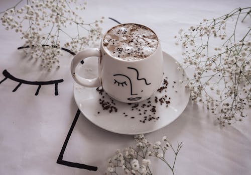 Gratis stockfoto met aesthetisch, arabische koffie, bed van bloemen