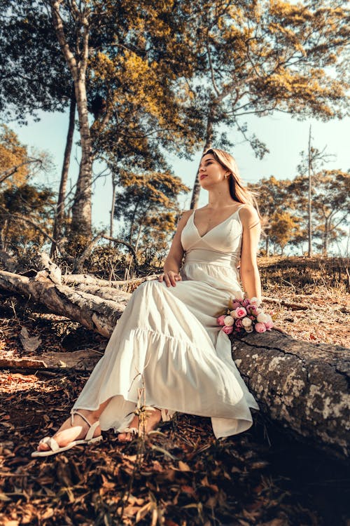 Fotobanka s bezplatnými fotkami na tému azúrová, biele šaty, blondína