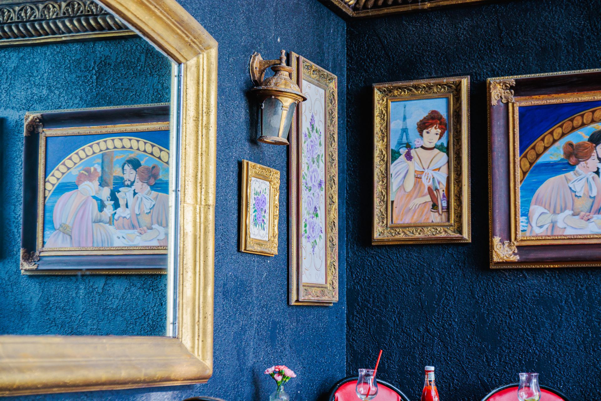 Classic french restaurant and bakery c'est la vie