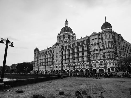 Darmowe zdjęcie z galerii z budynek, czarno-biały, hotel