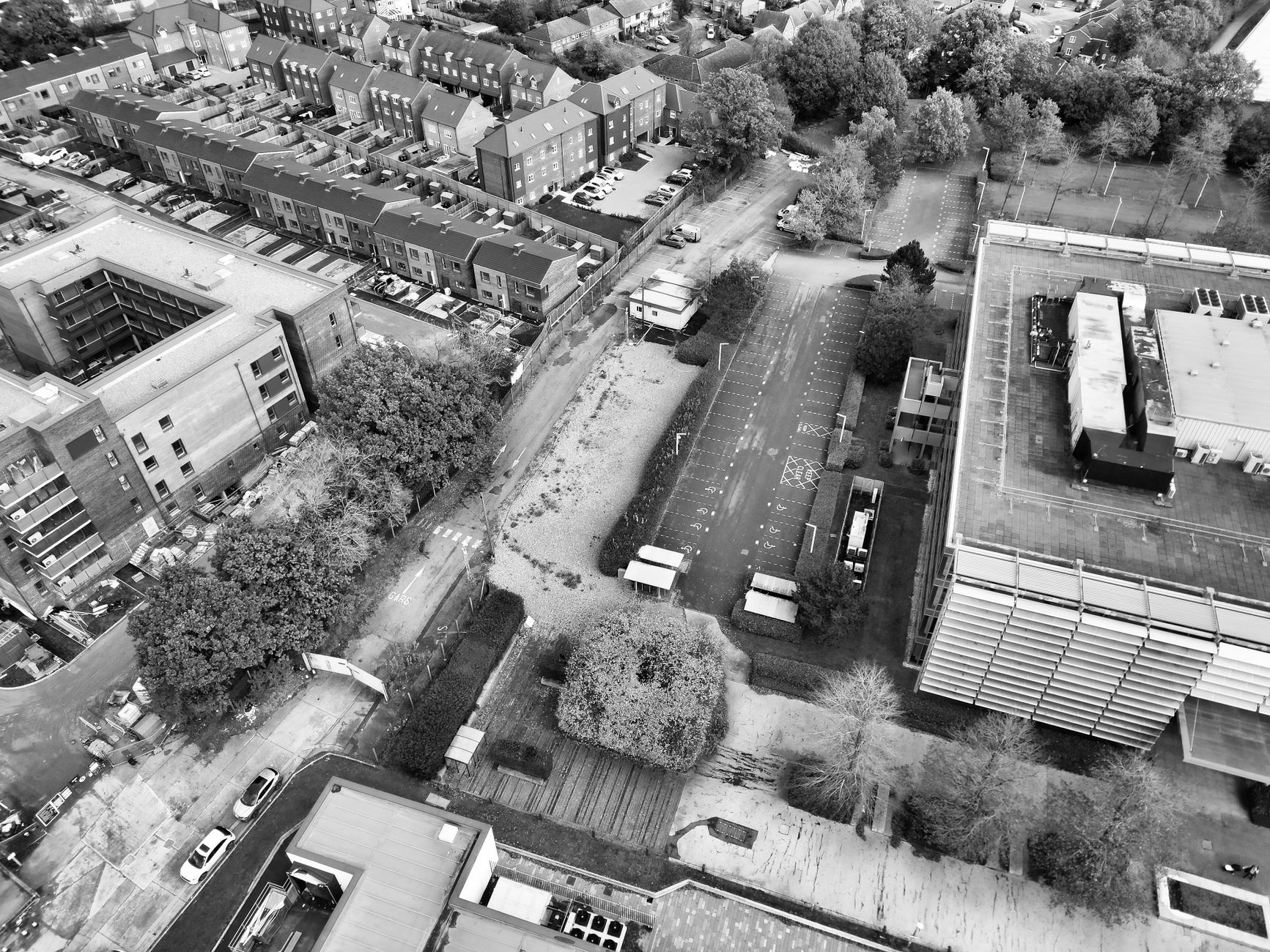 Parkeerdrukte bij De Warande in Oosterhout leidt tot onveilige situaties