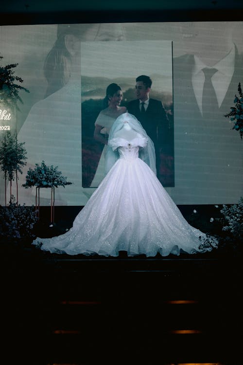 Foto profissional grátis de de noiva, lindo vestido de noiva, vestido