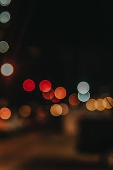 艺术散景效果营造出温馨的氛围，色彩缤纷的散焦灯光更添缤纷